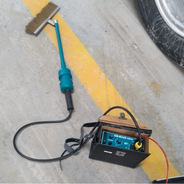 A Inspeção de Revestimento Holiday Detector feita pela THW tem por finalidade verificar a condição do meio isolante de diversos materiais, exemplos: fibra, borracha, epóxi etc.
